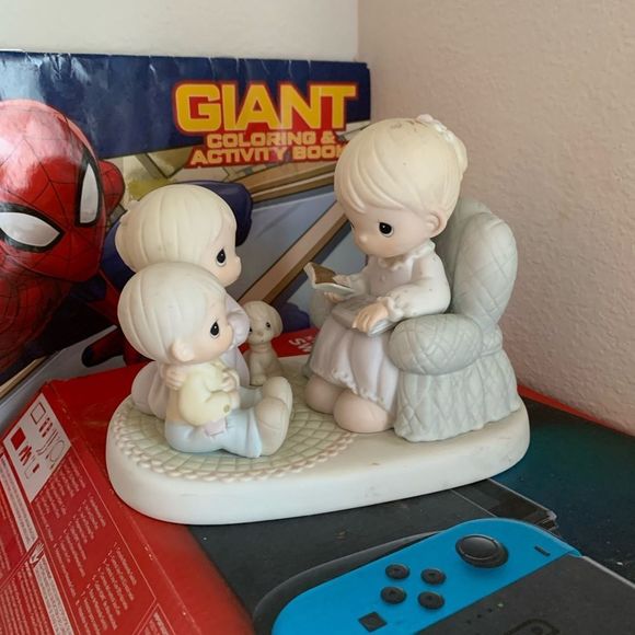 Precious Moments 527556 Bring The Little Ones To Jesus, Reading Bible Figurine - Picture 1 of 5